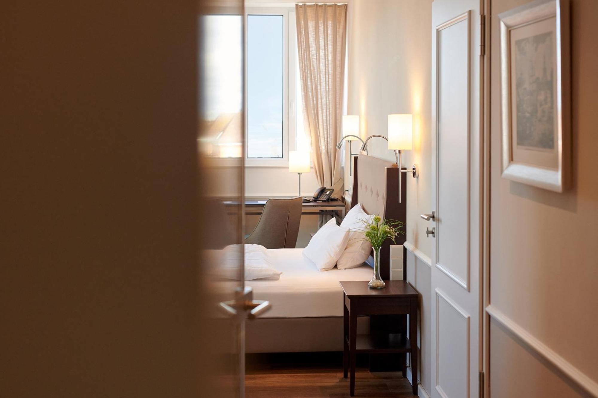 Hotel Am Delft เอมเดน ภายนอก รูปภาพ